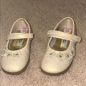 Cream Girls' Floral Mary Jane Shoes with Strap